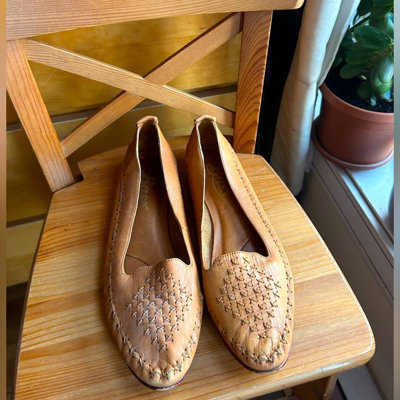 Vintage Flat Embroidered Leather Shoes - Caramel Tan Colour 🫶🏻 - Picture 1 of 4